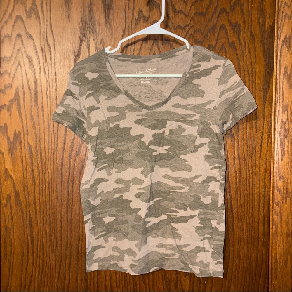 Universal Thread Green Camouflage V-Neck Tee